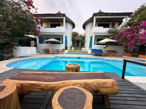 Kolam renang di atau dekat dengan Beachfront Paradise Boutique Hotel - Alebrijes Jacuzzi Villa