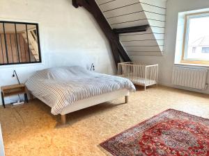 a bedroom with a bed in the corner of a room at Loft familial en plein cœur du Croisic in Le Croisic +4 photos