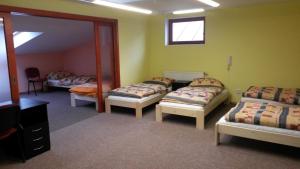 เตียงในห้องที่ Penzion Taurus