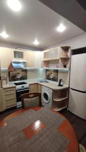 Nhà bếp/bếp nhỏ tại Apartments on 23,1 Nаzarbaeva Ave
