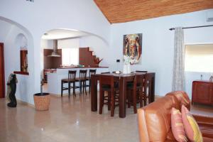 Fotografie z fotogalerie ubytování Villa avec piscine à 1 minutes de la mer v destinaci Sali Nianiaral + 44 fotografií