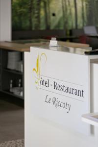 Certifikát, hodnocení, plakát nebo jiný dokument vystavený v ubytování Hôtel Le Riccoty