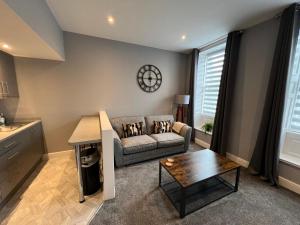 The Globe Apartments的休息区