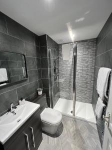 The Globe Apartments的一间浴室