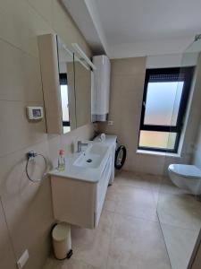 Koupelna v ubytování Apartman Hela s direktnim pogledom na more i zajedničkim bazenom