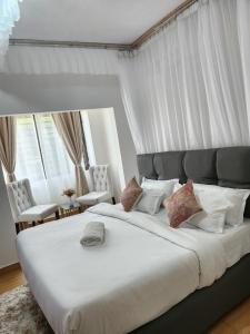 Postel nebo postele na pokoji v ubytování Jay's apartment