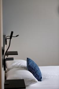 Postel nebo postele na pokoji v ubytování Hôtel Le Riccoty