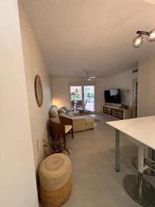 TV a/nebo společenská místnost v ubytování Apartamento Olimpic Beach