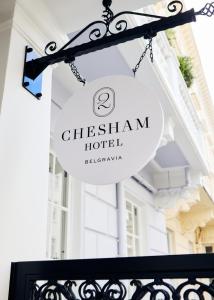 Certifikát, hodnocení, plakát nebo jiný dokument vystavený v ubytování 2 Chesham Hotel