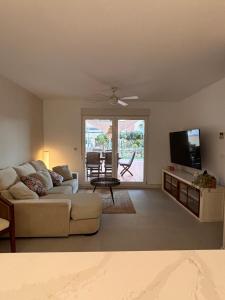 TV a/nebo společenská místnost v ubytování Apartamento Olimpic Beach