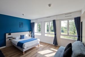Postel nebo postele na pokoji v ubytování Hôtel Le Riccoty