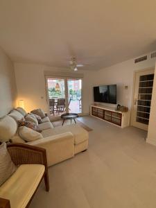 TV a/nebo společenská místnost v ubytování Apartamento Olimpic Beach