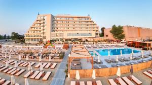 Bazén v ubytování Hotel Malibu nebo v jeho okolí