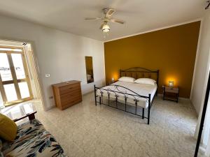 a bedroom with a bed and a ceiling fan at SOFIA APPARTAMENTO Lido Marini in Lido Marini