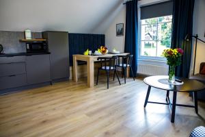 Köök või kööginurk majutusasutuses Apartamenty Przy Świerku