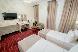 Televiisor ja/või meelelahutuskeskus majutusasutuses Welcome Inn Hotel