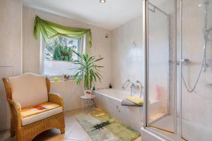 Ένα μπάνιο στο Ferienwohnung Demmler Stegel +18 φωτογραφίες