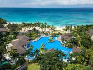 eine Luftansicht des Resorts in der Unterkunft Movenpick Resort & Spa Boracay in Boracay