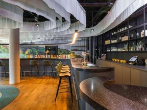Lounge nebo bar v ubytování Ibis Styles Singen