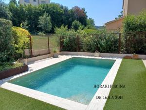 a swimming pool in the backyard of a house at Travertí de Banyoles in Banyoles