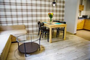 Kuchyň nebo kuchyňský kout v ubytování Apartamenty Przy Świerku