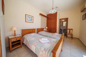 a bedroom with two twin beds and a table at Secret Oasis Villa Ladania in Coral Bay +16 photos
