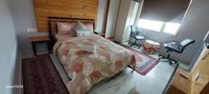 Jaipur The Lodge B&B客房内的一张或多张床位