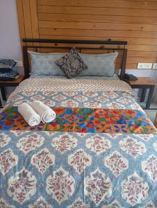 Voodi või voodid majutusasutuse Jaipur The Lodge B&B toas