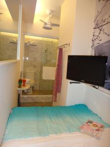 Uma casa de banho em Apple lnn Causeway Bay