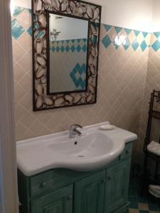 A bathroom at Appartamento Caty