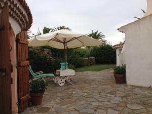 A garden outside Appartamento Caty