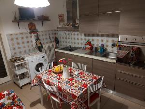 Una cocina o cocineta en Stanza Vittoria