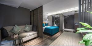 a living room with a couch and a bed at Mehood Lestie, Nanchang Bayi Square in Nanchang