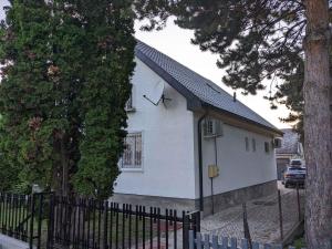 Budova, v ktorej sa dovolenkový dom nachádza