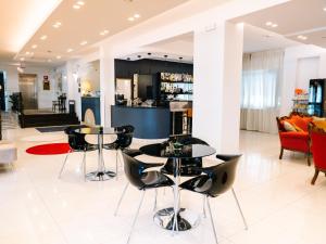 a lobby with two tables and chairs and a bar at Hotel Antagos in Montesilvano
