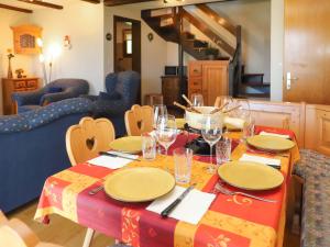 Posezení v ubytování Chalet Chalet Praline by Interhome