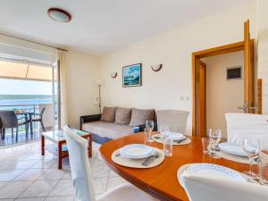 Posedenie v ubytovaní Apartment Daria 2 by Interhome