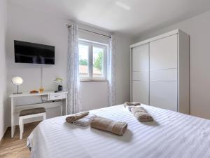 Postel nebo postele na pokoji v ubytování Holiday Home Villa Veli vrt by Interhome
