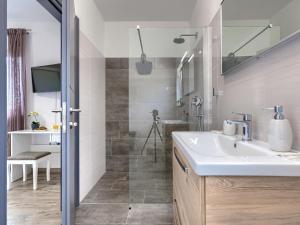 Koupelna v ubytování Holiday Home Villa Veli vrt by Interhome