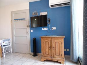 Televízia a/alebo spoločenská miestnosť v ubytovaní Apartment Front de Mer-21 by Interhome