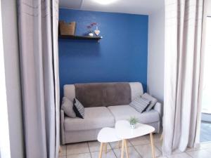 Posedenie v ubytovaní Apartment Front de Mer-21 by Interhome