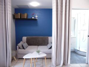 Posedenie v ubytovaní Apartment Front de Mer-21 by Interhome