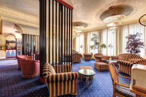 A seating area at Hotel Auriga