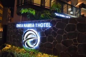 Budova, kde se hotel nachází + 9 fotografií