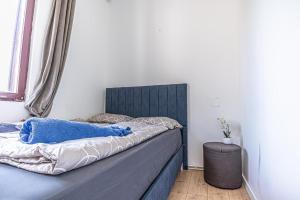 Rúm í herbergi á Comfy Rooms in Shared villa with Terrace and Garden