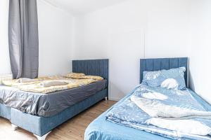 Rúm í herbergi á Comfy Rooms in Shared villa with Terrace and Garden