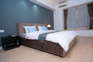 EAST VIEW RESIDENCES Building Tower B#Amazing view! access Phnom Penh! Max 2-4ppl房間的床
