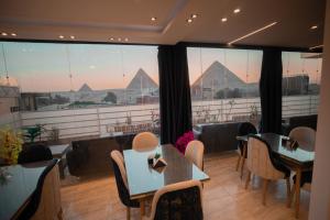 A seating area at Horus Guest House Pyramids View
