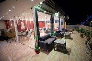 A seating area at Horus Guest House Pyramids View