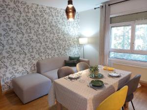 a living room with a table and a couch at Apartamento Valle de Tena in Sabiñánigo